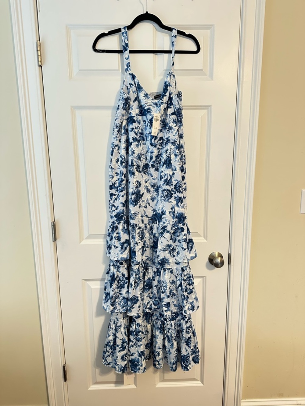NWT! Abercrombie & Fitch Drama Ruffle Tiered Gown Blue & White Floral - Picture 4 of 7
